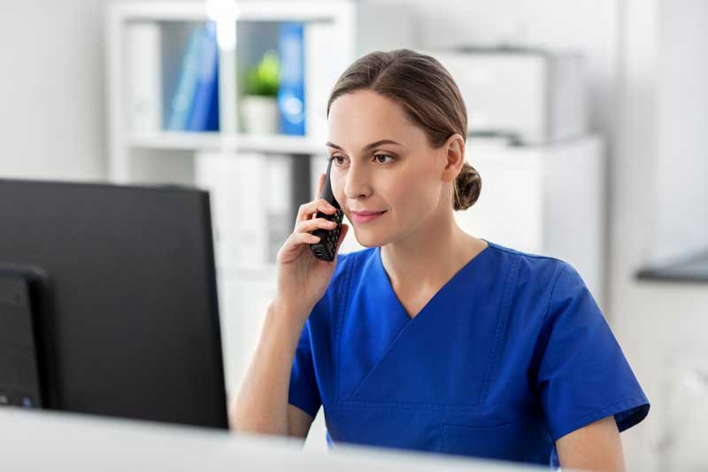 Hvad tjener en receptionist hos Curiscare ApS